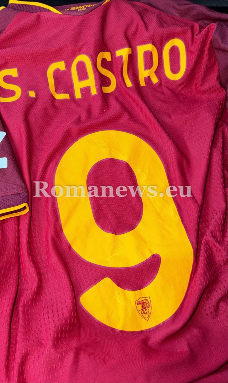 Castro to wear number 9 at Roma