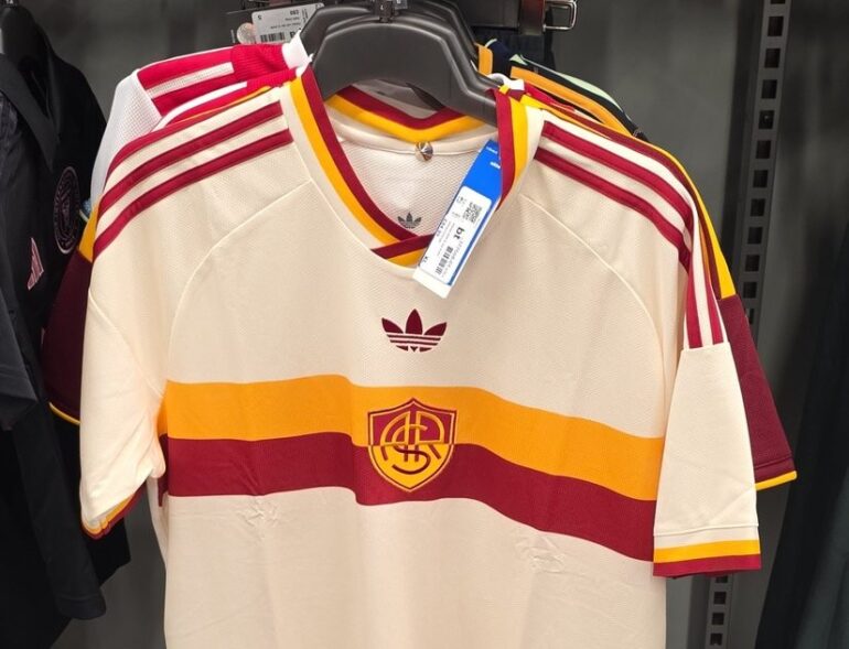 Roma unveil away kit with 1940s club badge ahead of official launch