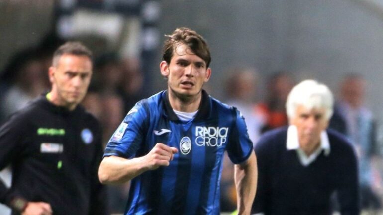 Roma seal double signing: De Roon and Balerdi arrive to bolster squad with experience and physicality