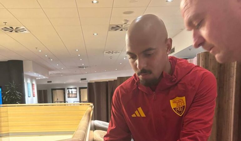Malen meets his lookalike: Roma forward embraces viral fan Samuel after hat-trick display