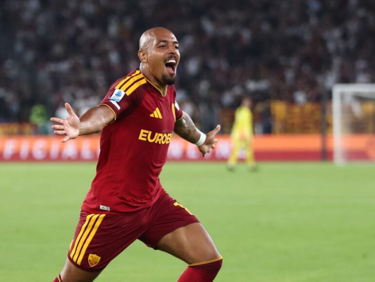 Malen hits hat-trick as Roma crush Fiorentina 4-0 in season opener