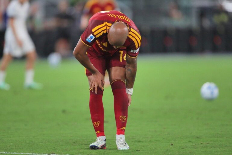 Malen disputes red card in Como clash, claims foul should have been called first
