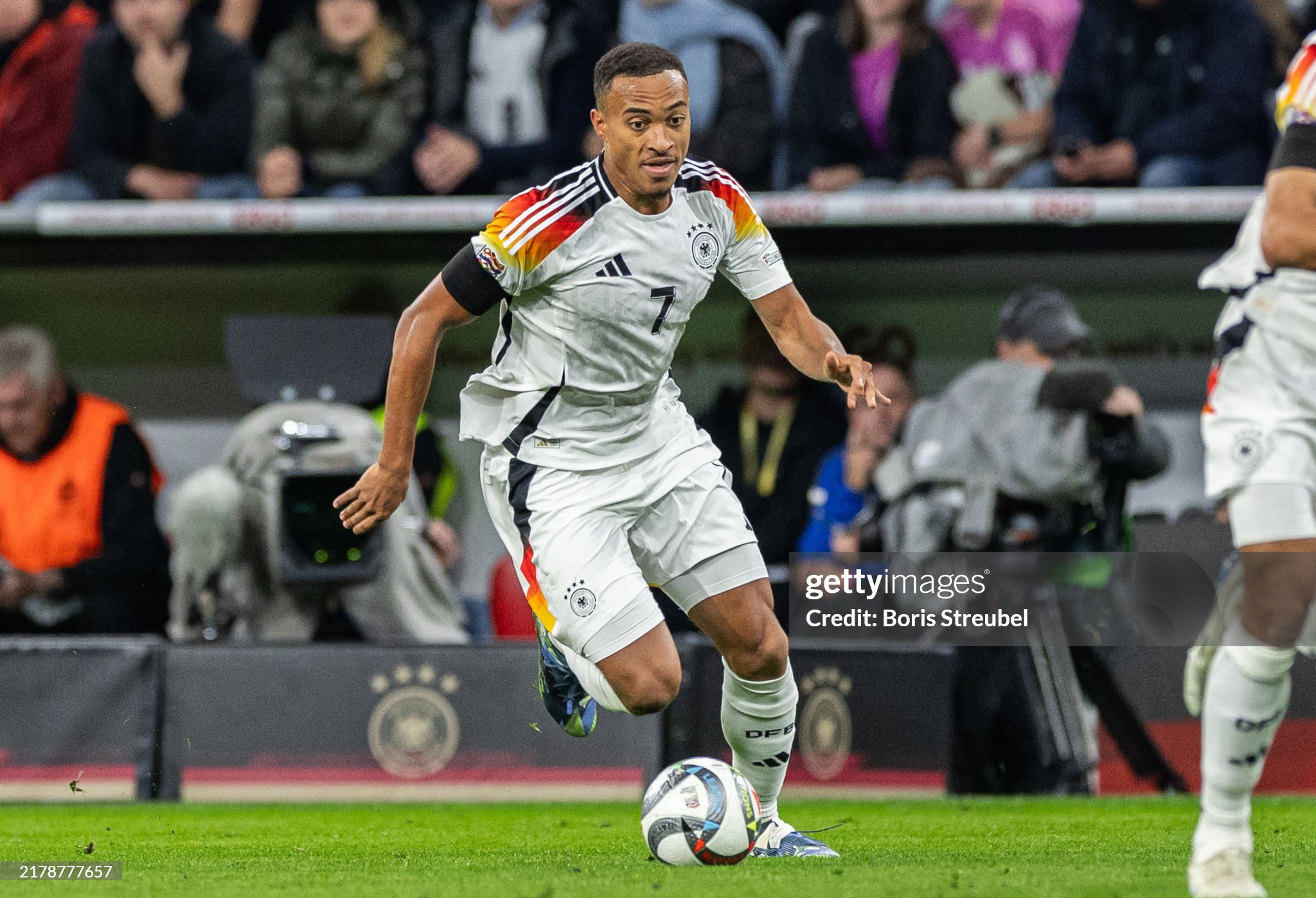 Leweling leapfrogs Luiz Henrique in Roma's pursuit of winger